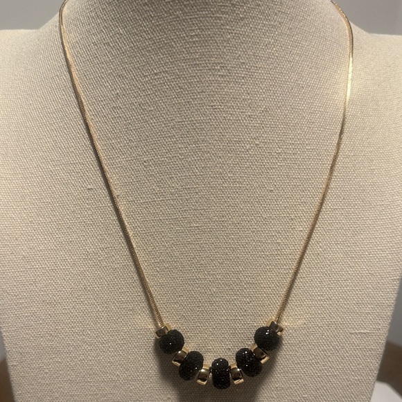 Black Sparkle Beaded Gold Tone Necklace. NWOT  (BR1313/2) - Picture 2 of 8